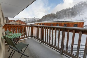 Property grounds - 200m from resort center, swimming pool, tv, ski locker, 24m², Les Orres (Les Orres)