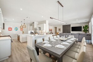 Dining - NEW Lush Luxury Living-Heated Pool/Spa Included. Walking distance to Coachella (Indio)