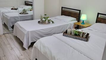 2 bedrooms, iron/ironing board, WiFi