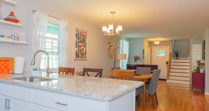 Trendy West-End Home w/piano Hospital Neighborhood