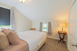 2 habitaciones, escritorio, tabla de planchar con plancha y wifi