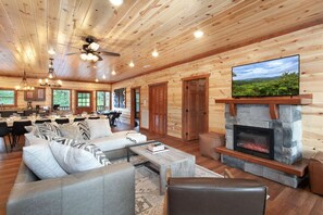 Smart TV, chimenea, estéreo