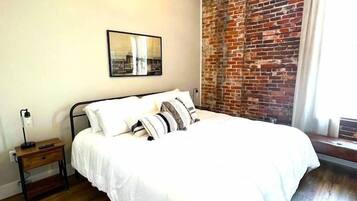 3 habitaciones, tabla de planchar con plancha, wifi y ropa de cama