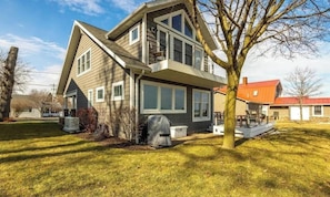 Exterior - Amazing 4 Bdrm House-Lake Views, Beach, near Cedar Point (Huron)