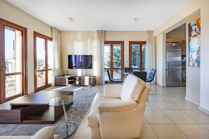 Apartment, 1 Bedroom, Terrace, Mountain View | Living room