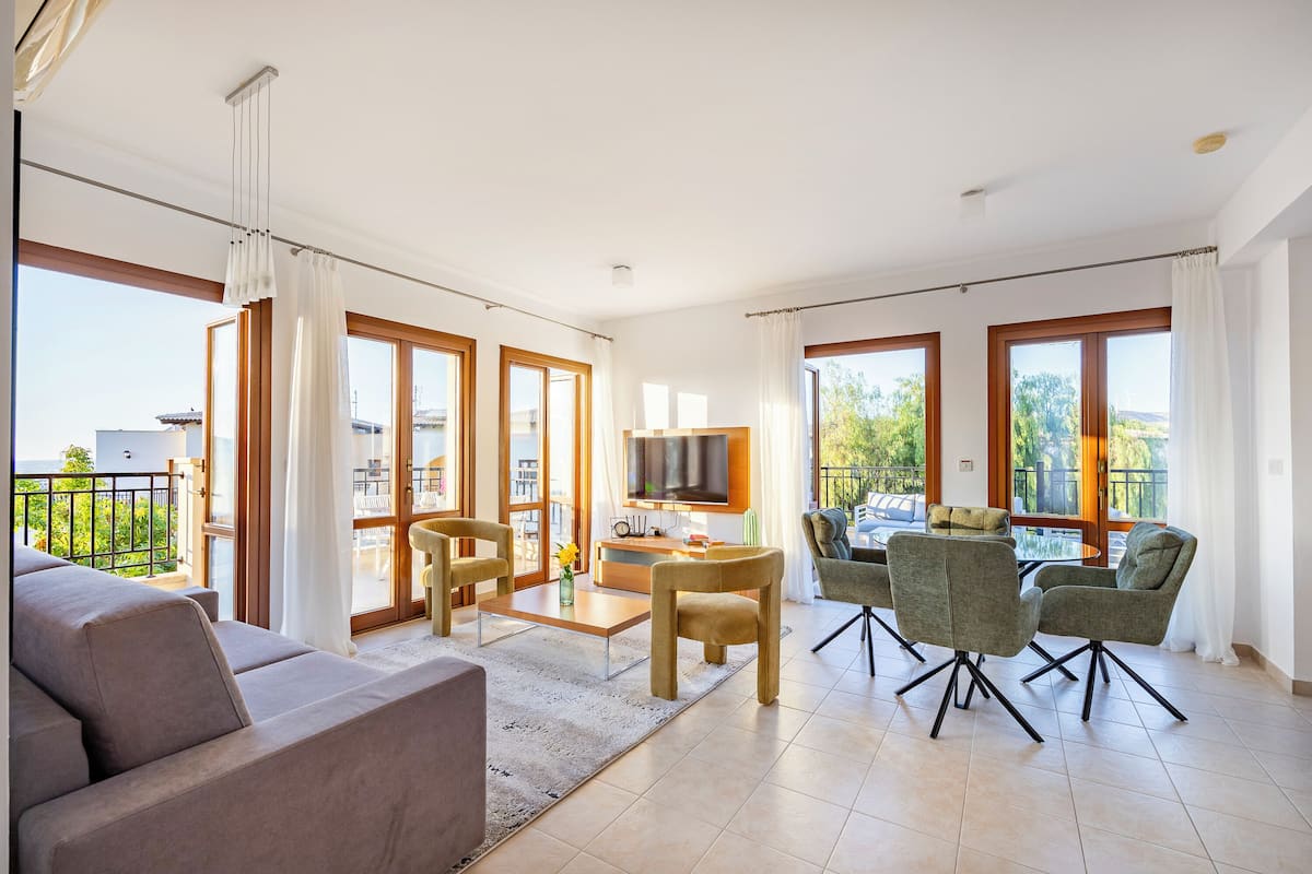 Apartment, 1 Bedroom, Terrace, Mountain View | Living area