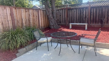 Tempat makan outdoor