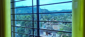 A perfect place to relax in this calm and serene 1 BHK hill view homestay.