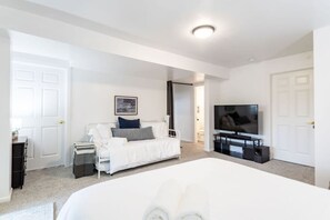 3 habitaciones, escritorio, tabla de planchar con plancha y wifi 