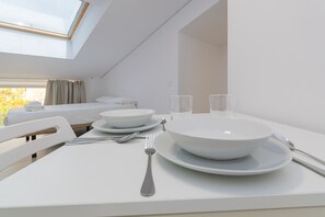 1 habitación, tabla de planchar con plancha, wifi gratis y ropa de cama 