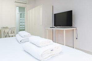 1 habitación, tabla de planchar con plancha, wifi gratis y ropa de cama 
