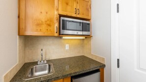 Fridge, microwave, dishwasher, coffee/tea maker - Marriotts Timber Lodge, Studio Villa, Sleeps 4, Located at the Heavenly Gondola! (South Lake Tahoe)