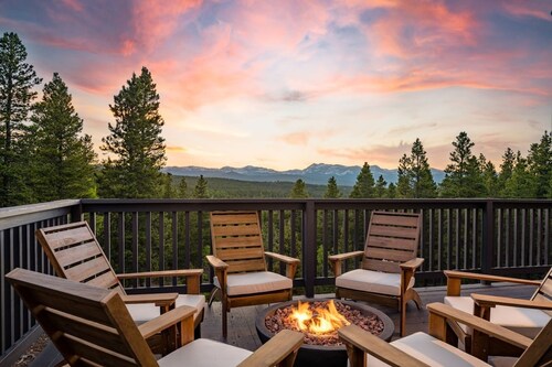 Serene Retreat Amazing Views Hottub Sauna Xbox