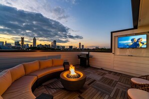3 bedrooms - Luxurious Midtown Home Rooftop Views by Silverx (Atlanta)