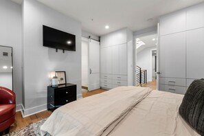 3 bedrooms - Luxurious Midtown Home Rooftop Views by Silverx (Atlanta)