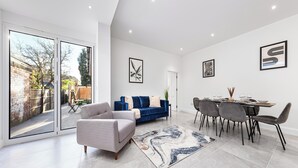 Unclassified image, 4 of 69, button - Woodside Park Apartment - The Groundfloor (London)