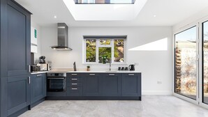 Unclassified image, 3 of 69, button - Woodside Park Apartment - The Groundfloor (London)