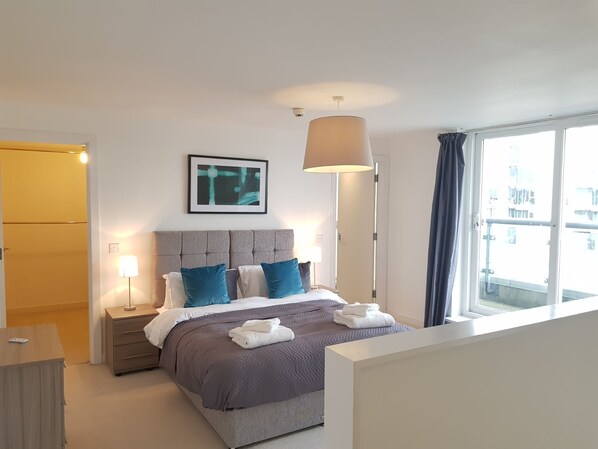 Appartement, Meerdere bedden, keuken, uitzicht op de stad (Wandsworth Park Apartment) | 3 slaapkamers, individueel gedecoreerd, individueel gemeubileerd