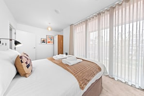 Huoneisto, useita sänkyjä, patio, kaupunkinäköala (Flat 4 and 7) | 1 makuuhuone, yksilöllisesti sisustettu, yksilöllisesti kalustettu