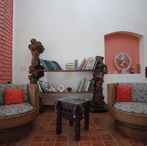 المنشأة من الداخل