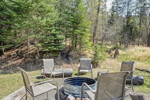 Property grounds - The Golden Slipper Cabin (Keystone)