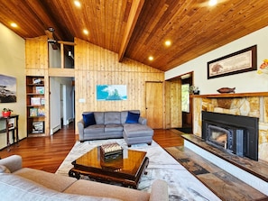 Smart TV, fireplace