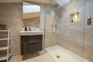 Shower, hair dryer, towels - The Horse Box, Leyburn (Leyburn)