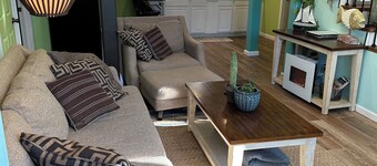 Cozy getaway next to downtown Sioux Falls.  Full kitchen & everything.