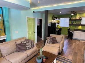 Living area - Cozy getaway next to downtown Sioux Falls. Full kitchen & everything. (Sioux Falls)