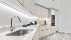 Sınıflandırılmamış resim, 54 üzerinden 2, düğme