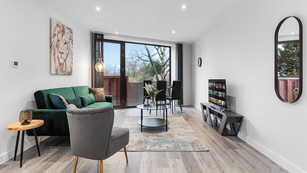 Leilighet, 1 dobbeltseng, terrasse, byutsikt (Bejoux Court - Apt 8) | Oppholdsområde | En 42-tommers Flatskjerm-TV med digitale kanaler