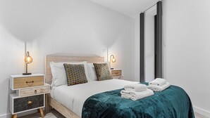 Leilighet, 1 dobbeltseng, terrasse, byutsikt (Bejoux Court - Apt 8) | 1 soverom, individuelt dekorert og individuelt innredet