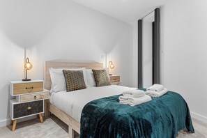 아파트, 더블침대 1개, 파티오, 시내 전망 (Bejoux Court - Apt 8) | 1 개의 침실, 각각 다른 스타일의 인테리어, 각각 다르게 가구 비치