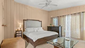 3 chambres, bureau, fer et planche Ă repasser, lit parapluie