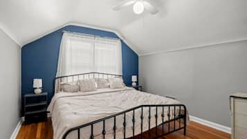 3 bedrooms, desk, iron/ironing board, free WiFi