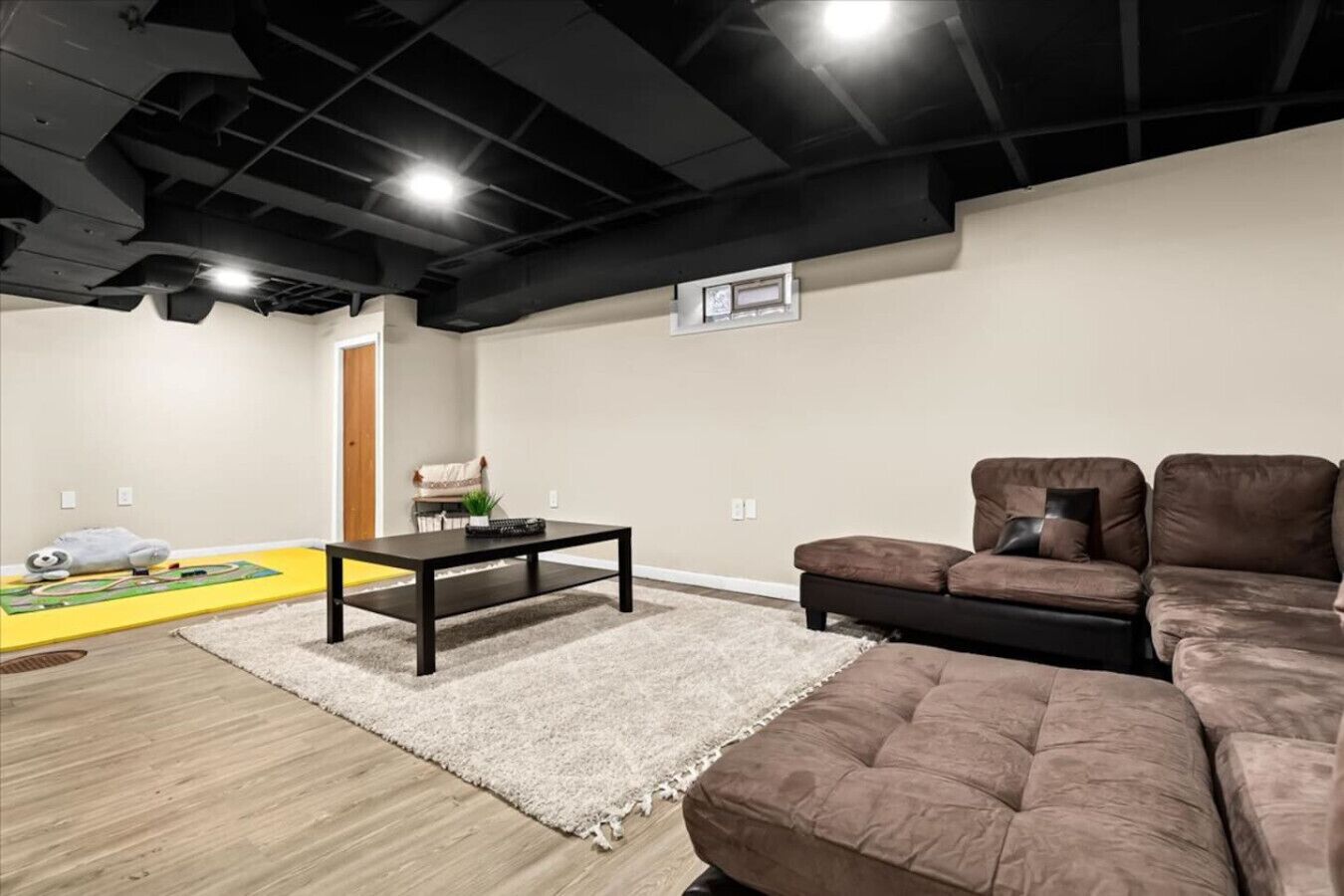 TV, lareira, escritórios