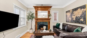 4 Bedroom 2 Bath Middle of it all Sleeps 8 plus