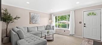 Big Fenced Backyard Sleeps 8 Plus