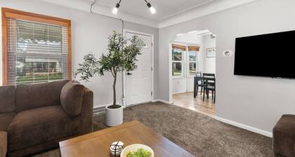 Cozy Home Fenced Yard Pets Welcome Great Location