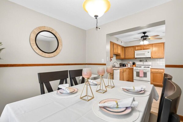 Dining - Near Greenfield Village Downtown Dearborn-Oakwood (Dearborn)