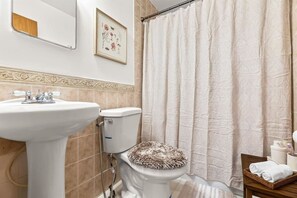 Hair dryer - Near Greenfield Village Downtown Dearborn-Oakwood (Dearborn)