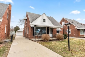 Exterior - Near Greenfield Village Downtown Dearborn-Oakwood (Dearborn)