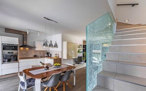 Kühlschrank, Mikrowelle, Ofen, Geschirrspüler