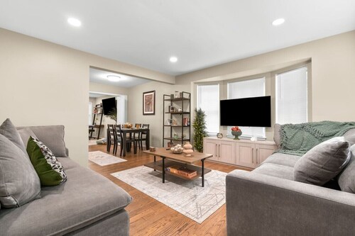 Newly Renovated in Historic Neighborhood Near DTW