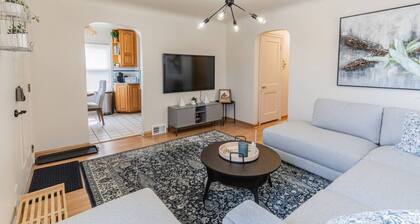 4 Bedroom 2 and a half bath that Sleeps 8 Near it all Ford Telegraph