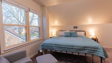 4 bedrooms, desk, iron/ironing board, free WiFi