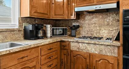 Charming Home Near Target and Parks 2 Bathrooms