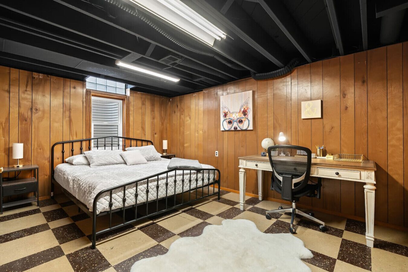 4 bedrooms, desk, iron/ironing board, travel cot