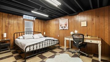 4 bedrooms, desk, iron/ironing board, travel crib