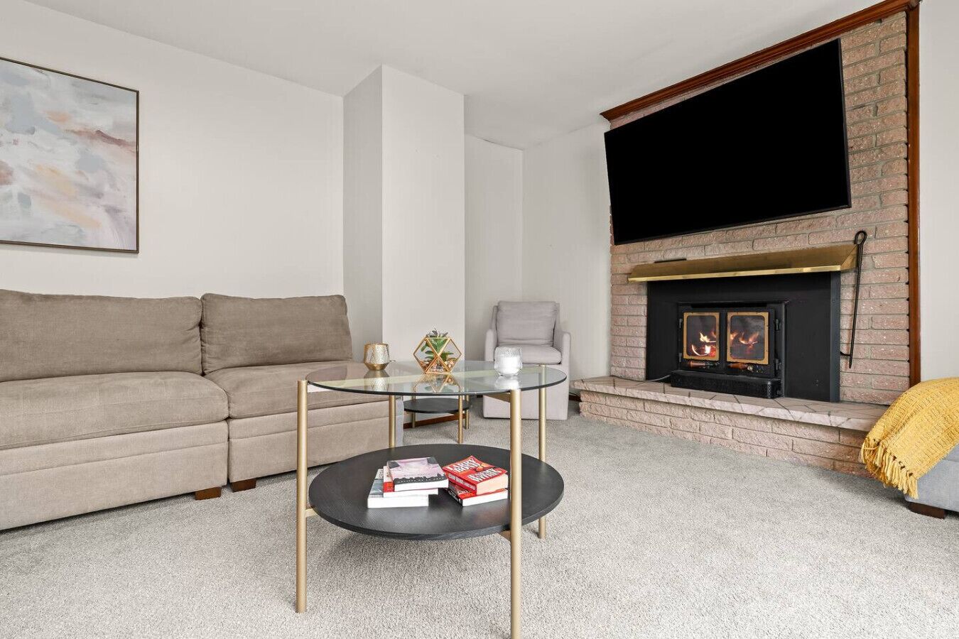 Älytelevisio, takka, työhuone